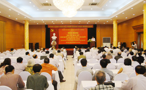 Leaders from cultural and artistic agencies study Resolution of the 11th National Party Congress